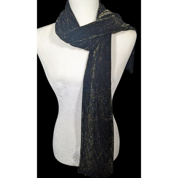 Black And Green Speckled Velvet-Like Scarf - Picture 4 of 15